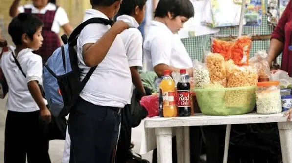 M&eacute;xico pas&oacute; del primero al octavo lugar en obesidad infantil, resalta Sheinbaum