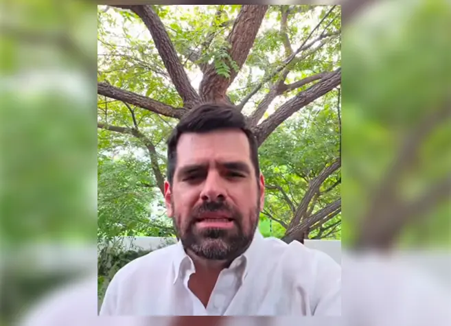 Casasús pide serenidad a "acelerados" y que tomen té de tila, "pongan los pies en la tierra", señala