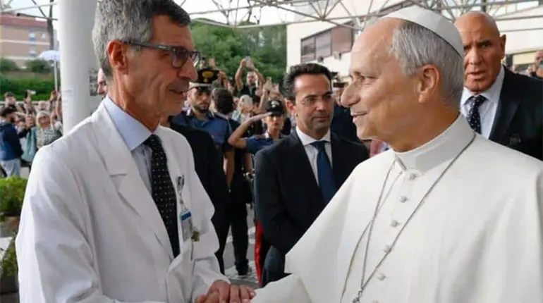 "No hay motivos cl&iacute;nicos" para que el Papa Le&oacute;n XIV suspende viaje a Uruguay, Argentina y Per&uacute;: m&eacute;dico del Sumo Pont&iacute;fice