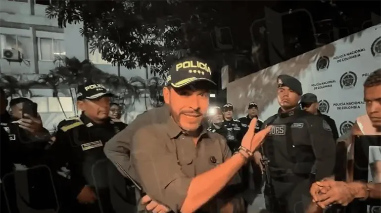 Encara el presidente Abelardo de la Espriella a criminales durante operativos en Colombia