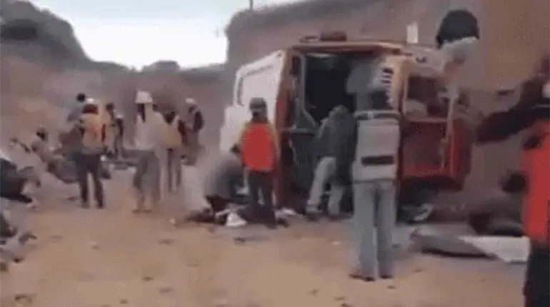 Accidente de autob&uacute;s de trabajadores deja 2 muertos y 23 heridos en Quer&eacute;taro