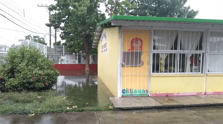 Escuelas fueron advertidas del pron&oacute;stico de lluvias fuertes para que tomaran medidas de resguardo: Setab
