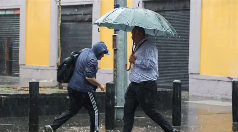 Frente fr&iacute;o 2 y hurac&aacute;n Trudy dejar&aacute;n lluvias de hasta 250 mil&iacute;metros este s&aacute;bado en Tabasco