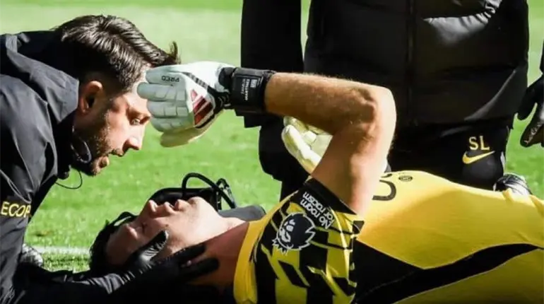 Confirman fractura de mand&iacute;bula del "Dibu" Mart&iacute;nez, tras fuerte choque en el duelo ante Everton