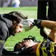Confirman fractura de mand&iacute;bula del "Dibu" Mart&iacute;nez, tras fuerte choque en el duelo ante Everton