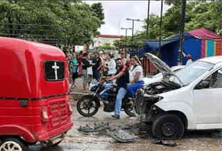 Explosi&oacute;n de cohetes deja un joven lesionado en San Carlos, Macuspana