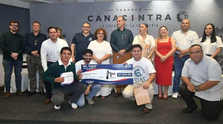 Presume UJAT haber ganado los 3 primeros lugares en la Expo de Negocios CANACINTRA 2026 en la categor&iacute;a Industria y Manufactura