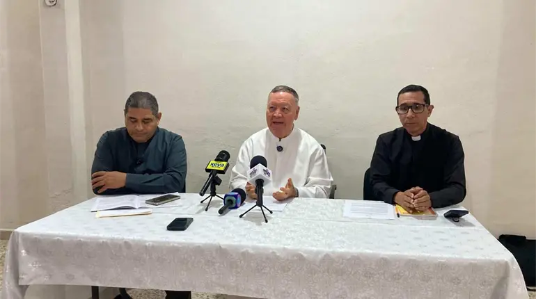 Se equivocan quienes piensan que la iglesia no puede opinar de la vida cotidiana: Di&oacute;cesis de Tabasco