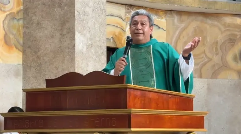 La Iglesia y el gobierno no deben estar peleados, pues ambas buscan el bien del pueblo, se&ntilde;ala el padre &acute;Tiktokero&acute;