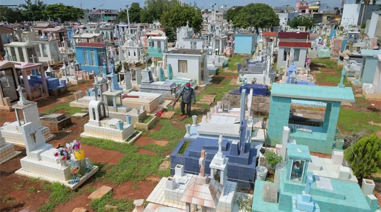Panteones permanecer&aacute;n abiertos durante 36 horas por D&iacute;a de Muertos: Centro