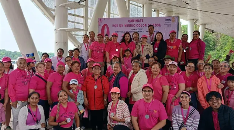 Entrega Rotary Macuilis Villahermosa pr&oacute;tesis a mujeres en tratamiento por c&aacute;ncer de mama