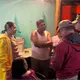 Padre TikTokero invita a bendecir velas previo a las actividades tradicionales por el D&iacute;a de Muertos