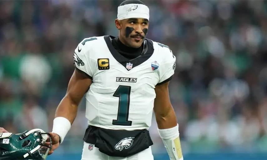Jalen Hurts, quarterback de Philadelphia, estará fuera de acción por varias semanas por un coágulo sanguíneo
