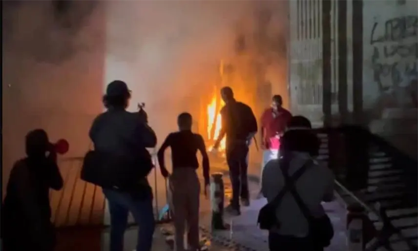 Vandalismo en Palacio de Gobierno y Congreso de Jalisco durante marcha por el agua