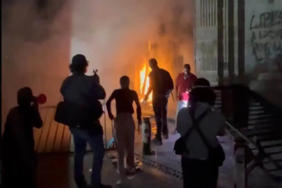Vandalismo en Palacio de Gobierno y Congreso de Jalisco durante marcha por el agua
