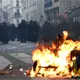 &iexcl;Cierren sus fronteras y tomen el control!": Trump tras protestas en Francia
