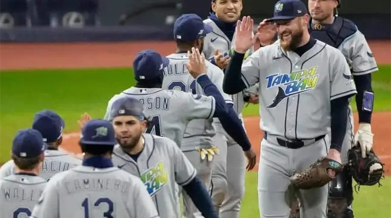Tampa Bay vence a Cleveland y se pone a un juego de llegar a la Serie Mundial de MLB