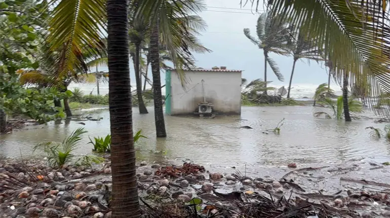 Tabasco ha perdido cerca de 70 kil&oacute;metros de costa por erosi&oacute;n marina: Javier May