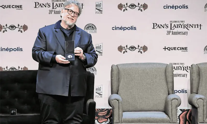 Guillermo del Toro se quiebra al señalar que generaciones han dejado un mundo arruinado