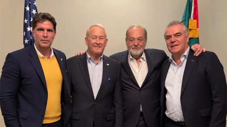 Eduardo Ver&aacute;stegui re&uacute;ne a &eacute;lite empresarial en presentaci&oacute;n de su pel&iacute;cula