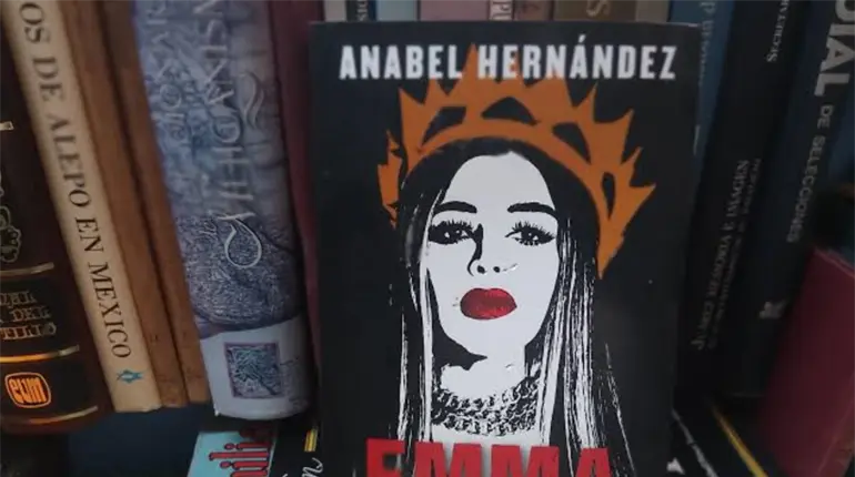 Emma Coronel demanda a editorial Penguin Random House por uso de su imagen en libro de Anabel Hern&aacute;ndez