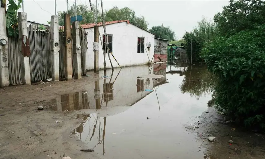 Entregan despensas a familias afectadas por lluvias en Paraíso