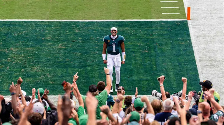 Eagles pierde a su quarterback Jalen Hurts por co&aacute;gulos en los pulmones