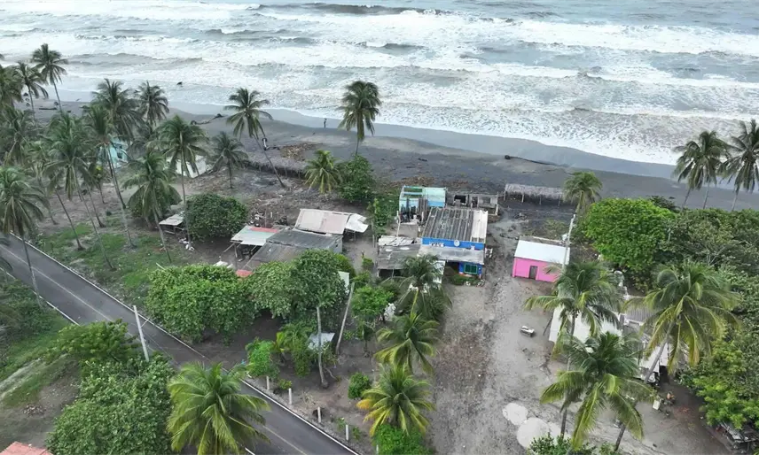Informa May que iniciaron censo casa por casa para reubicar a familias costeras