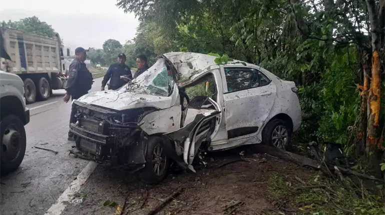 Cinco veh&iacute;culos afectados y 1 mujer herida dejan choques en Cunduac&aacute;n y Centro