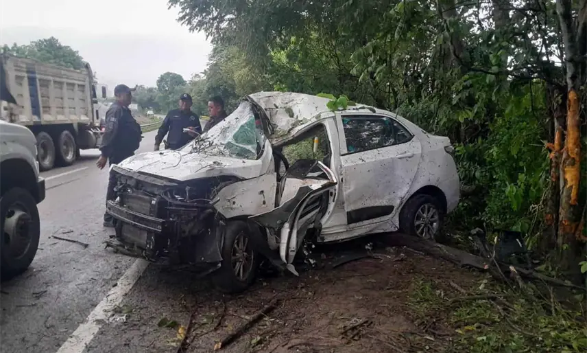 Cinco vehículos afectados y 1 mujer herida dejan choques en Cunduacán y Centro