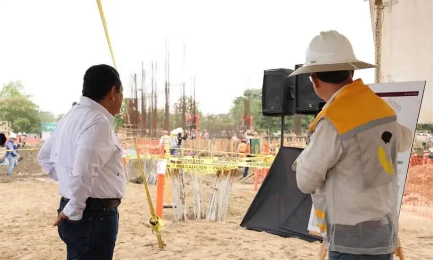 Javier May supervisa avances de construcción del nuevo Centro de Convenciones y C5