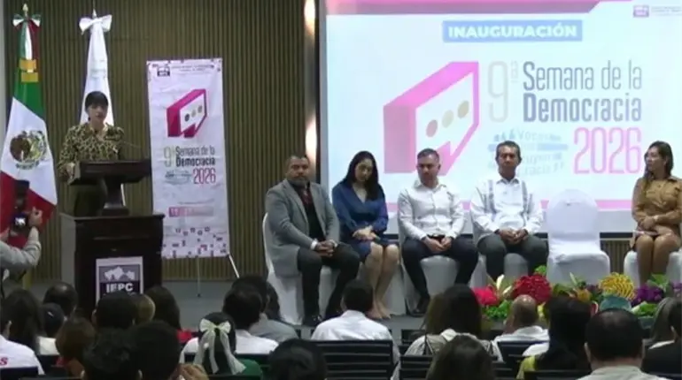 "Ning&uacute;n gobierno puede considerarse democr&aacute;tico si le teme a la cr&iacute;tica", dice funcionaria que llam&oacute; "rancios" a pol&iacute;ticos