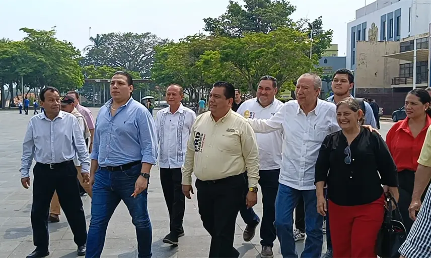 ´Juntos x Tabasco´ acude a solicitar audiencia con May y no les reciben el escrito