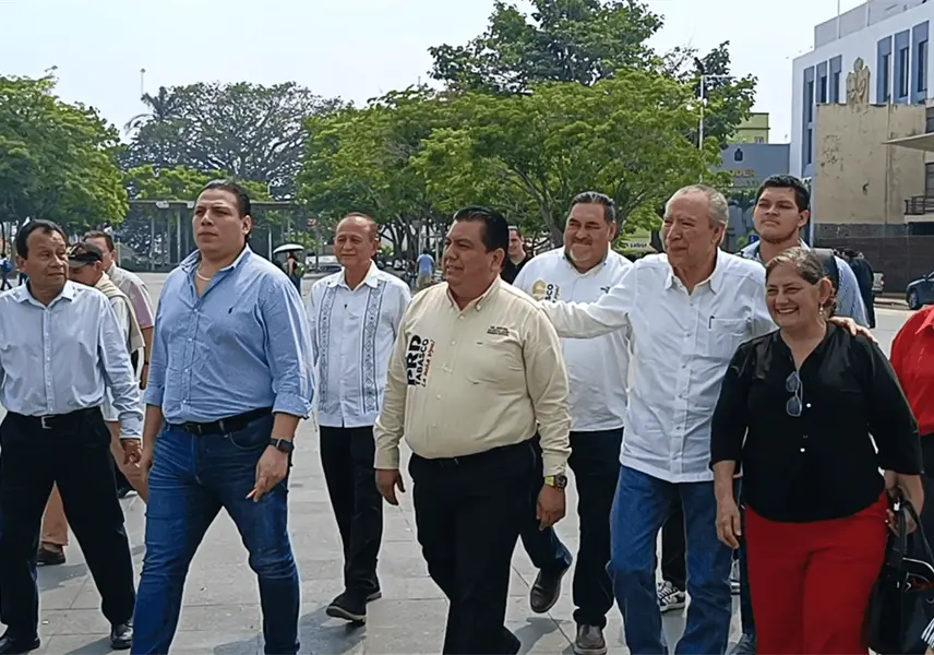 ´Juntos x Tabasco´ acude a solicitar audiencia con May y no les reciben el escrito ´Juntos x Tabasco´ acude a solicitar audiencia con May y no les reciben el escrito