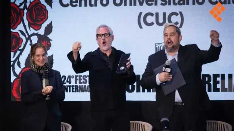 Alfonso Cuar&oacute;n recibe la Medalla Filmoteca de la UNAM en el marco del FICM