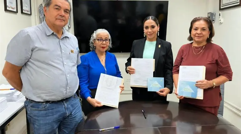 DACS-UJAT realiza proceso de entrega-recepci&oacute;n con la nueva directora Karla del Socorro Celorio M&eacute;ndez