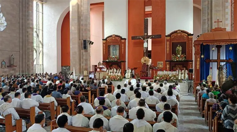 Familiares, amigos y sacerdotes despiden al padre Jos&eacute; Manuel Carrera Arias