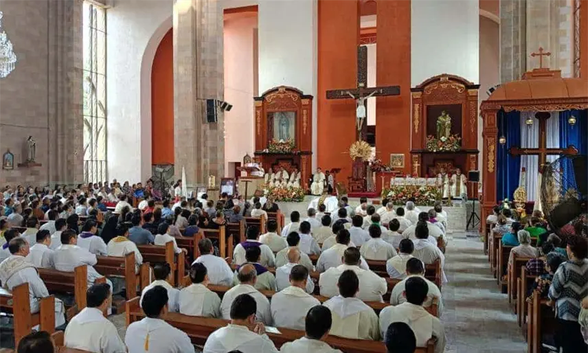 Familiares, amigos y sacerdotes despiden al padre José Manuel Carrera Arias