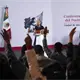 Sheinbaum llama a sindicato del IMSS a "cooperar" ante contrapuesta salarial para trabajadores