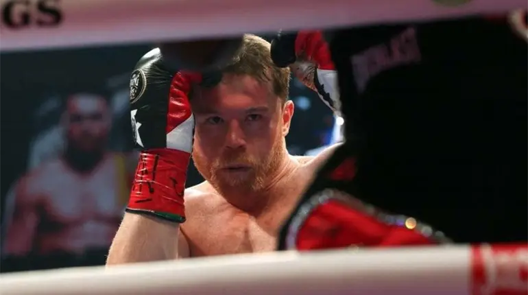 "Canelo" &Aacute;lvarez analiza un posible cambio de sede de Arabia a EE. UU., para su pelea ante Christian Mbilli
