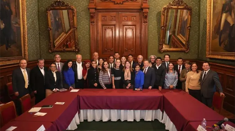Reuni&oacute;n con Sheinbaum fue para ver avances del programa de vivienda: Gobernador