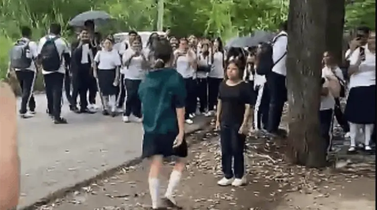 Exhiben pelea de alumnas en el plantel 14 del Cecyte en Centro
