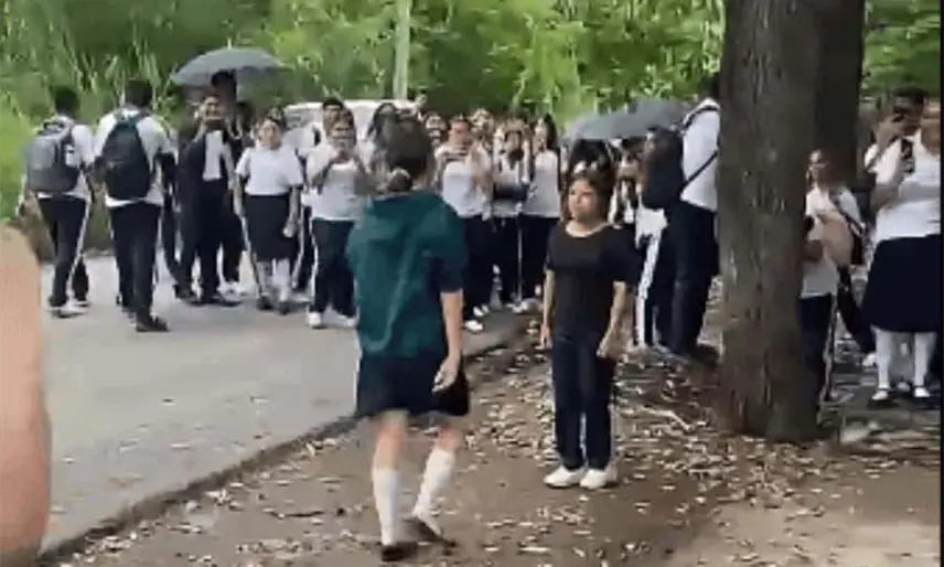 Exhiben pelea de alumnas en el plantel 14 del Cecyte en Centro