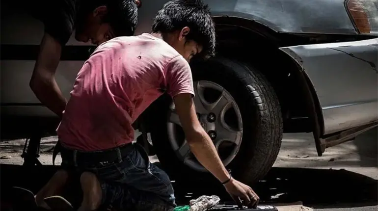 75% de menores edad que trabajan realizan labores peligrosas: Inegi