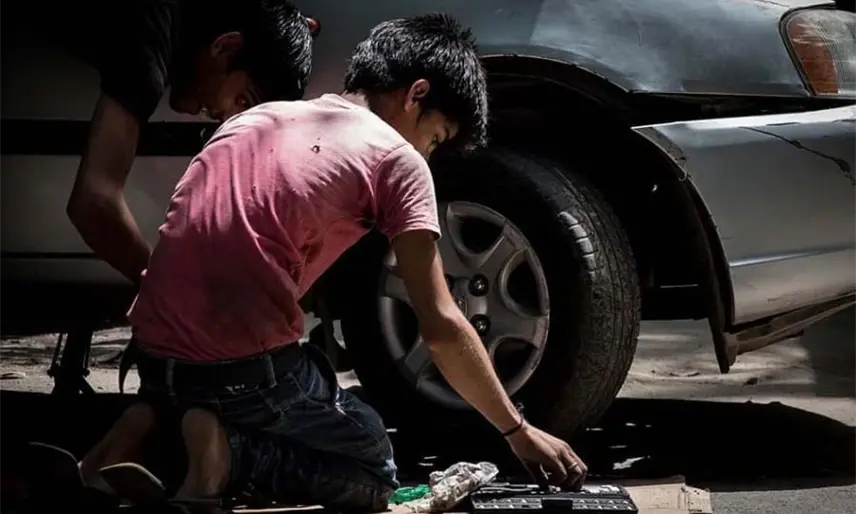 75% de menores edad que trabajan realizan labores peligrosas: Inegi