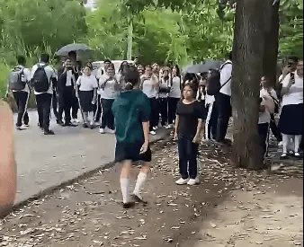 Exhiben pelea de dos alumnas en el plantel 14 del CECYTE en Centro