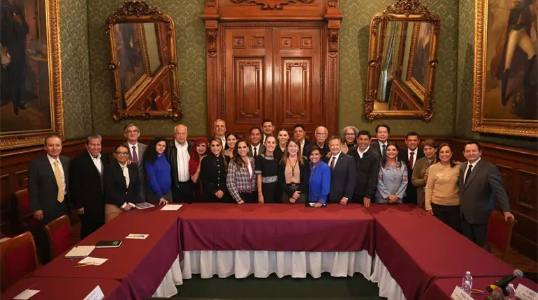 Reuni&oacute;n con Sheinbaum fue por avances del programa de vivienda: Gobernador