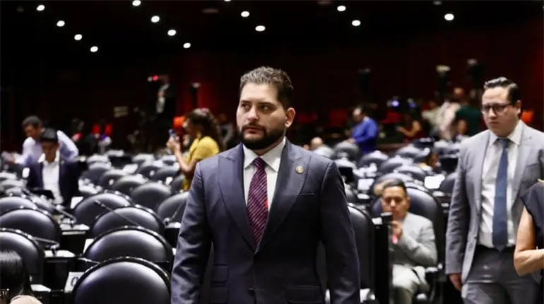 San L&aacute;zaro remover&aacute; a Mancilla de Comisi&oacute;n de Juventud por agresiones a M&aacute;ynez
