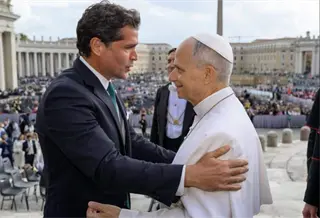 Eduardo Ver&aacute;stegui pide al papa una oraci&oacute;n para la pel&iacute;cula "Zero A.D.: El Nacimiento de Cristo"