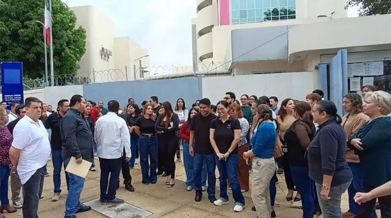 Protestan trabajadores del PJF contra aplicaci&oacute;n de ex&aacute;menes de permanencia y en apoyo de compa&ntilde;era en Michoac&aacute;n